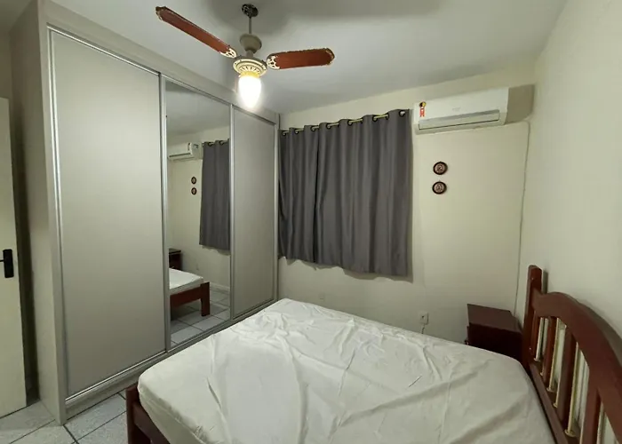 Apartamento na praia de Bombas Edifício Umuarama nº 63, bloco B Bombinhas